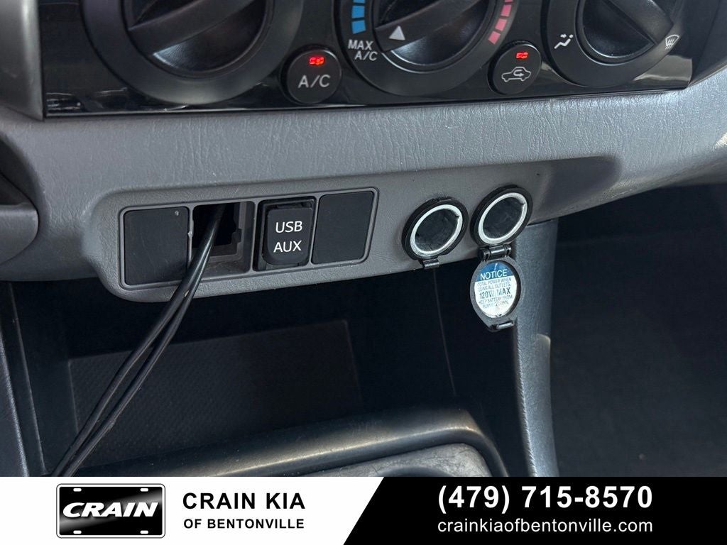 2014 Toyota Tacoma Base V6 - 4WD / CLEAN CARFAX HISTORY