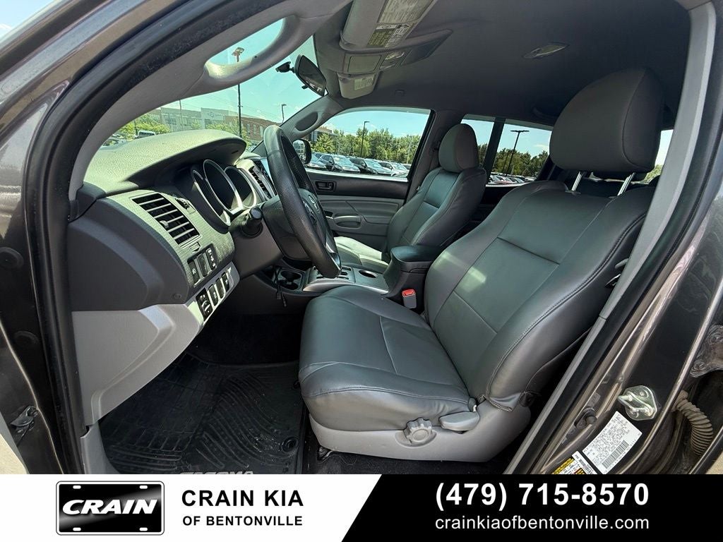 2014 Toyota Tacoma Base V6 - 4WD / CLEAN CARFAX HISTORY