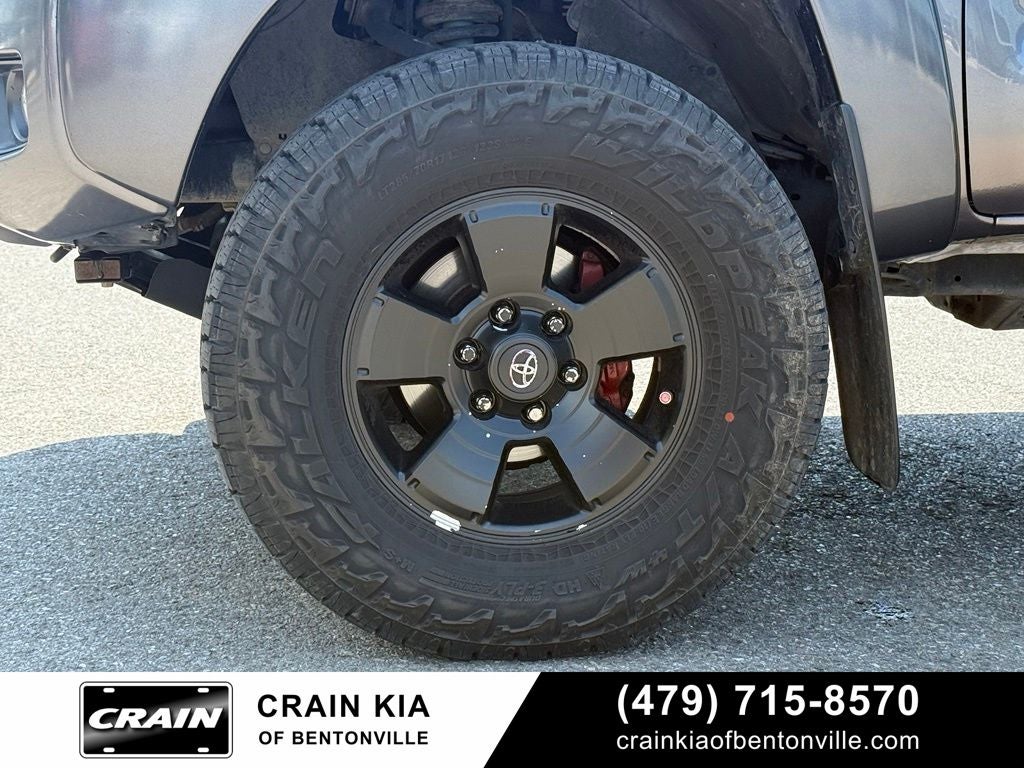 2014 Toyota Tacoma Base V6 - 4WD / CLEAN CARFAX HISTORY