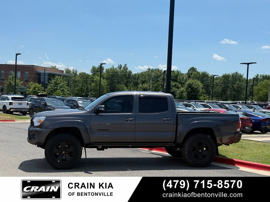 2014 Toyota Tacoma Base V6 - 4WD / CLEAN CARFAX HISTORY