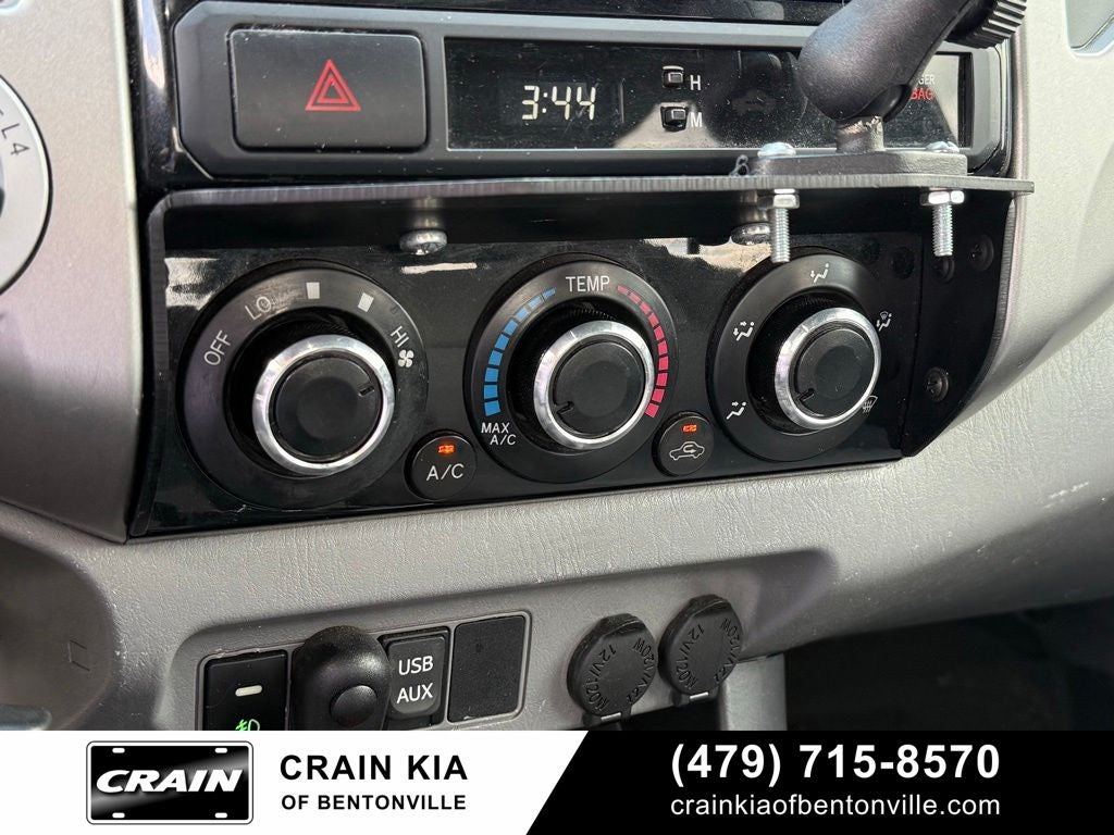 2013 Toyota Tacoma Base - 4WD / CARFAX ONE OWNER