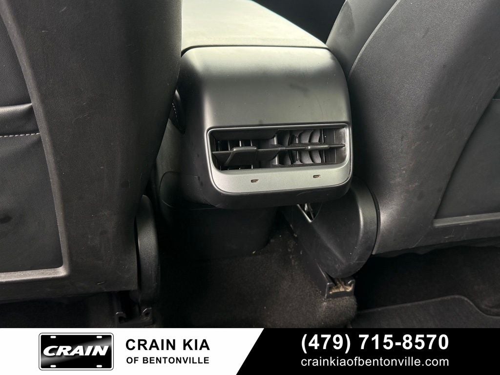 2024 Tesla Model Y Long Range - AWD / CLEAN CARFAX / ONE OWNER