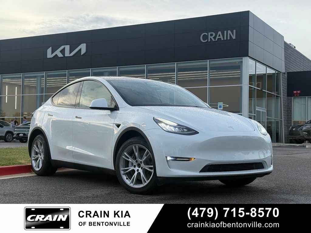 2023 Tesla Model Y Long Range - AWD / CLEAN CARFAX / ONE OWNER