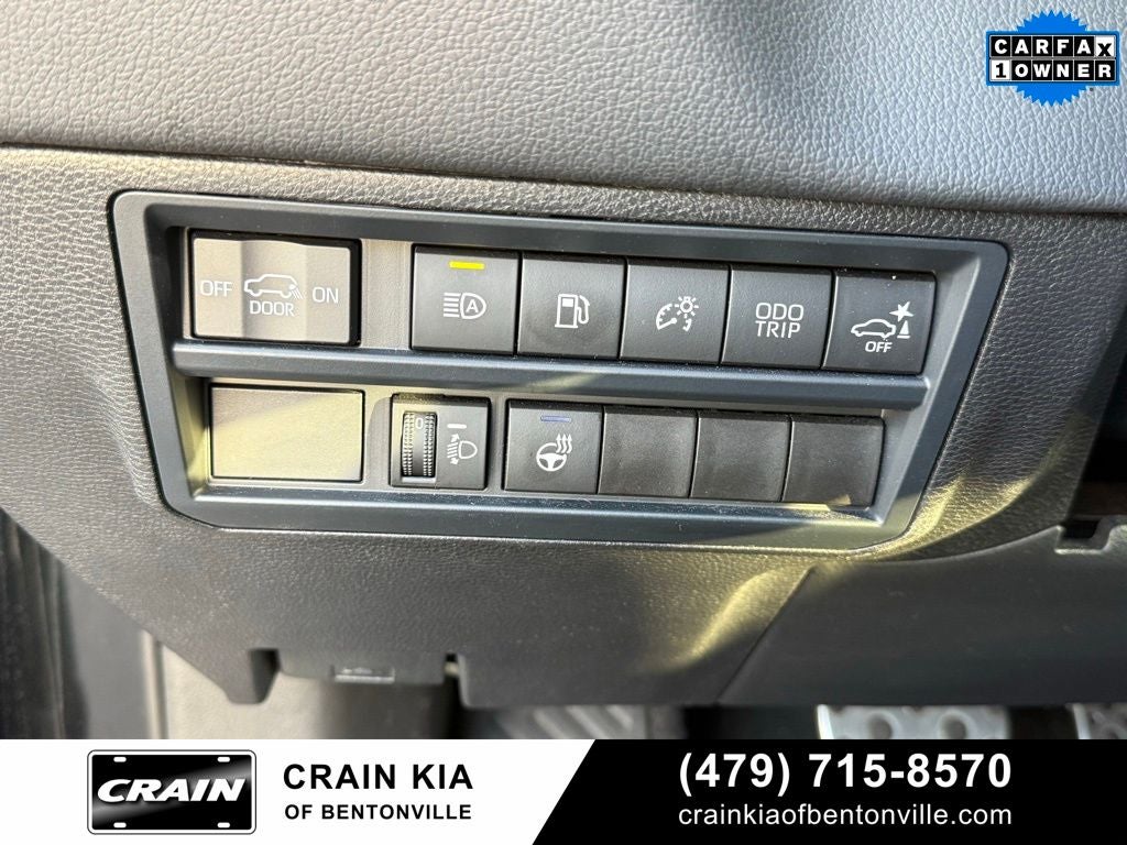 2025 Toyota Sequoia SR5 - 4WD / SUNROOF / CARFAX ONE OWNER