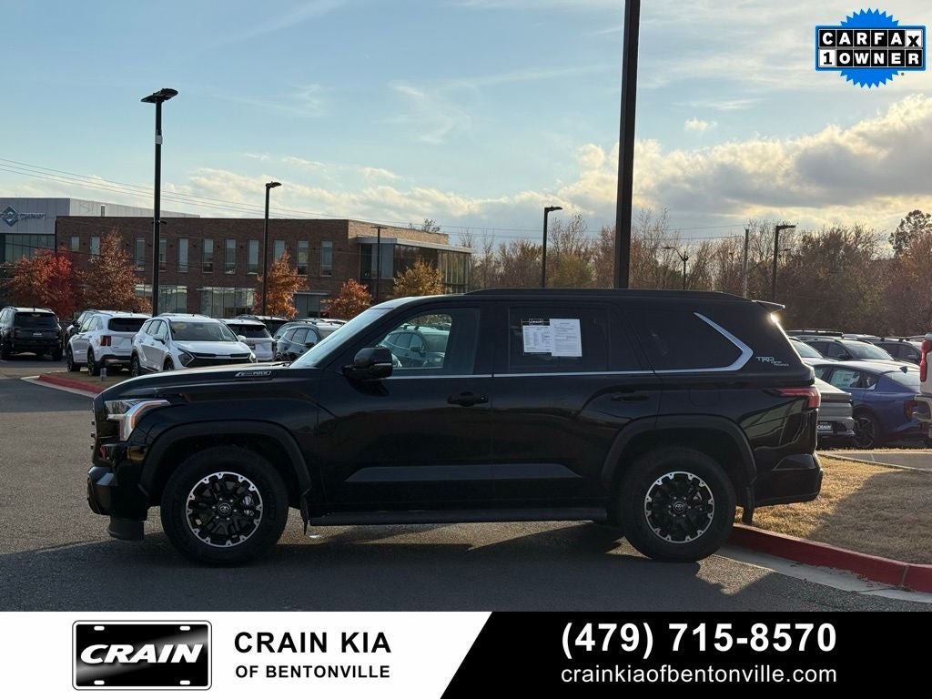 2025 Toyota Sequoia SR5 - 4WD / SUNROOF / CARFAX ONE OWNER