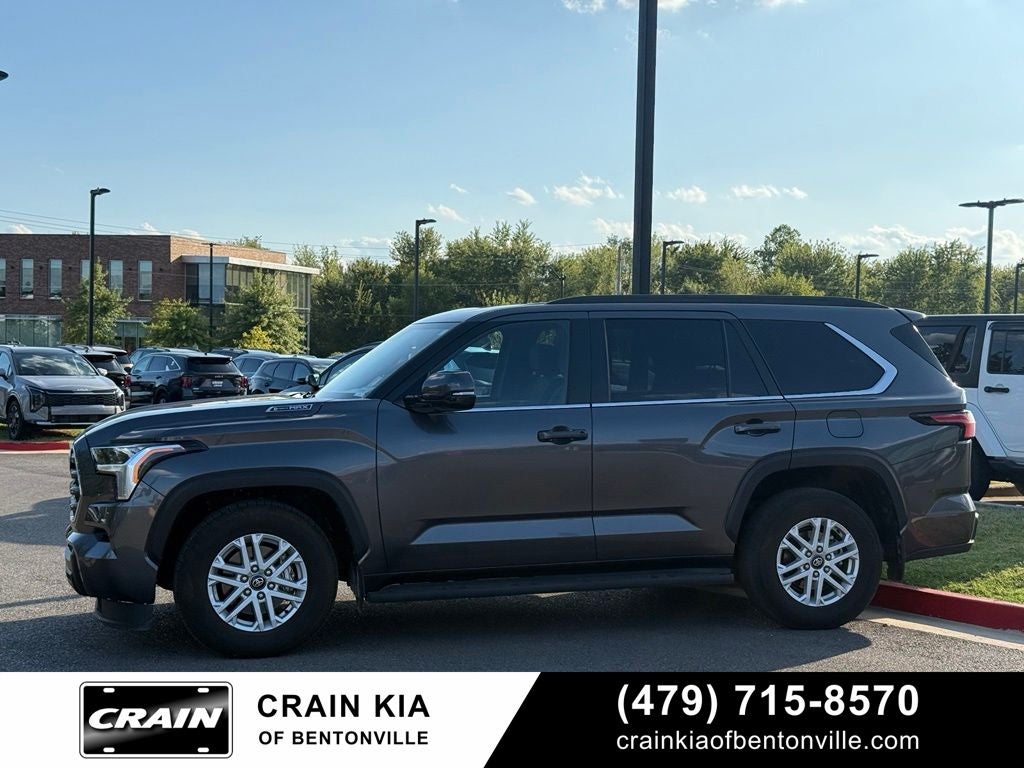 2025 Toyota Sequoia SR5 - 4WD / CLEAN CARFAX / ONE OWNER