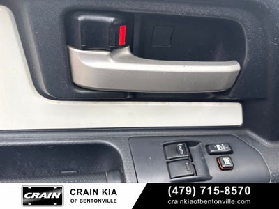 2010 Toyota FJ Cruiser Base - 4WD / CLEAN CARFAX