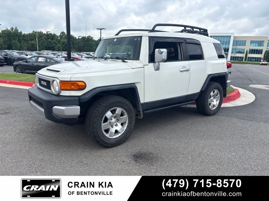 2010 Toyota FJ Cruiser Base - 4WD / CLEAN CARFAX