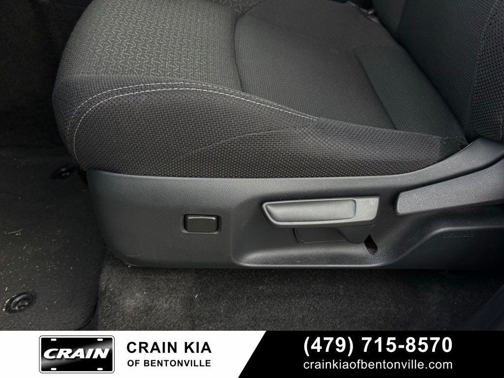 2025 Toyota 4Runner SR5 - 4WD / CLEAN CARFAX / ONE OWNER