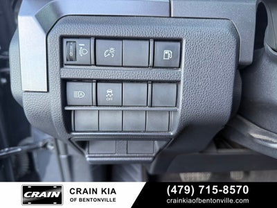 2025 Toyota 4Runner SR5 - 4WD / CLEAN CARFAX / ONE OWNER