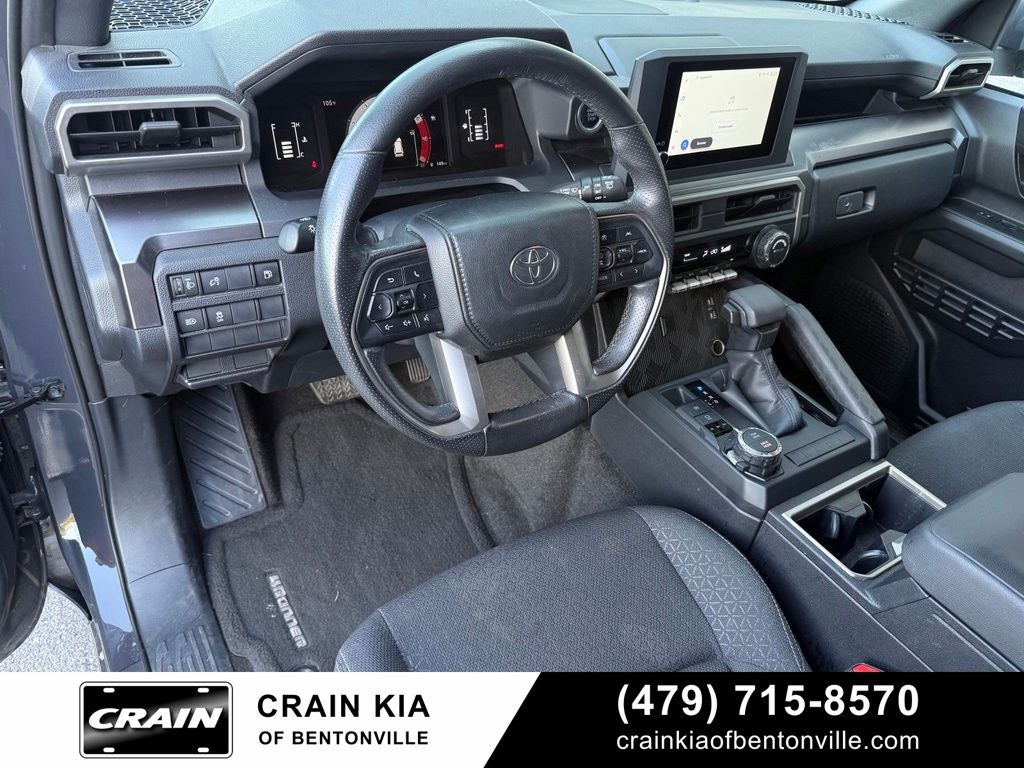 2025 Toyota 4Runner SR5 - 4WD / CLEAN CARFAX / ONE OWNER