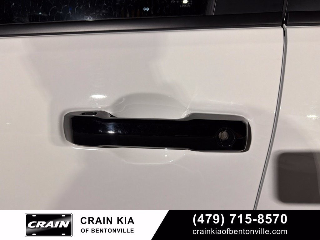 2025 Toyota 4Runner SR5 - 4WD / CLEAN CARFAX / ONE OWNER