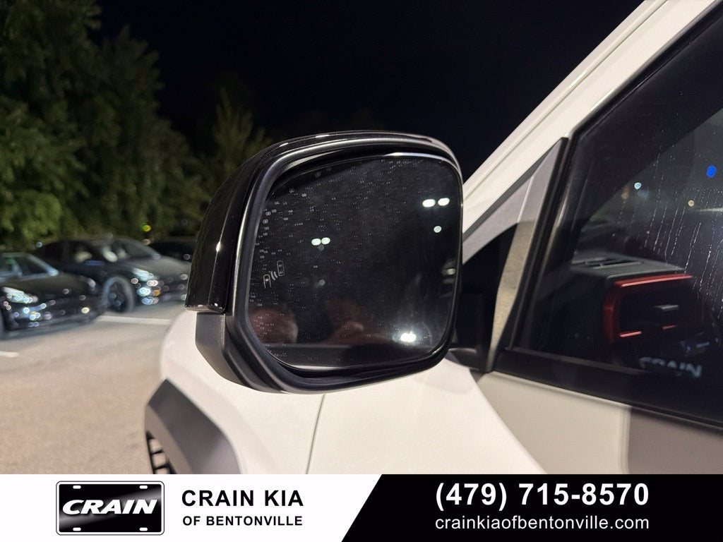 2025 Toyota 4Runner SR5 - 4WD / CLEAN CARFAX / ONE OWNER