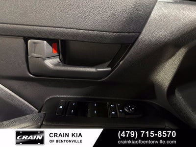 2025 Toyota 4Runner SR5 - 4WD / CLEAN CARFAX / ONE OWNER