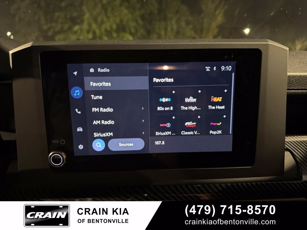 2025 Toyota 4Runner SR5 - 4WD / CLEAN CARFAX / ONE OWNER