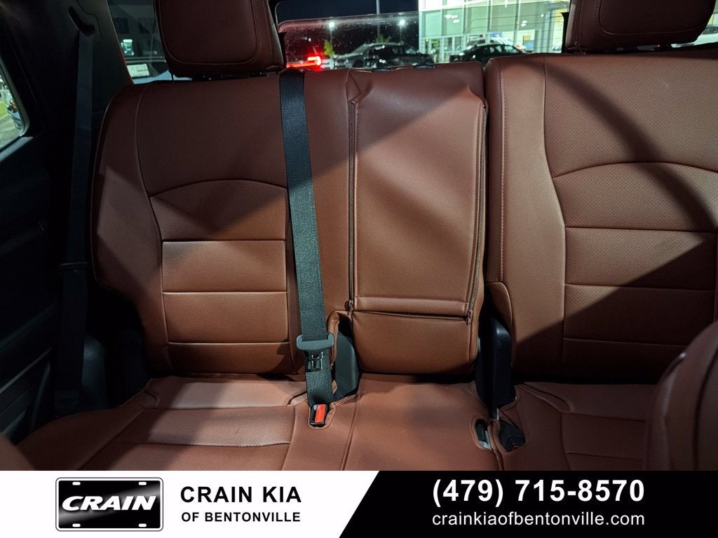 2025 Toyota 4Runner SR5 - 4WD / CLEAN CARFAX / ONE OWNER