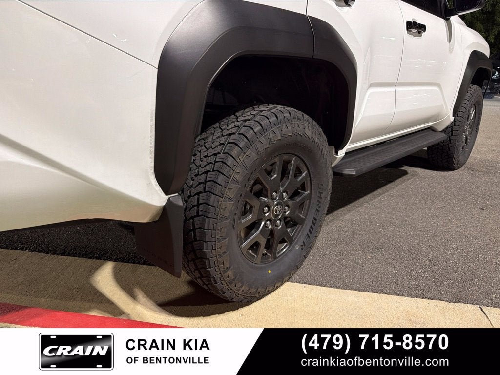 2025 Toyota 4Runner SR5 - 4WD / CLEAN CARFAX / ONE OWNER