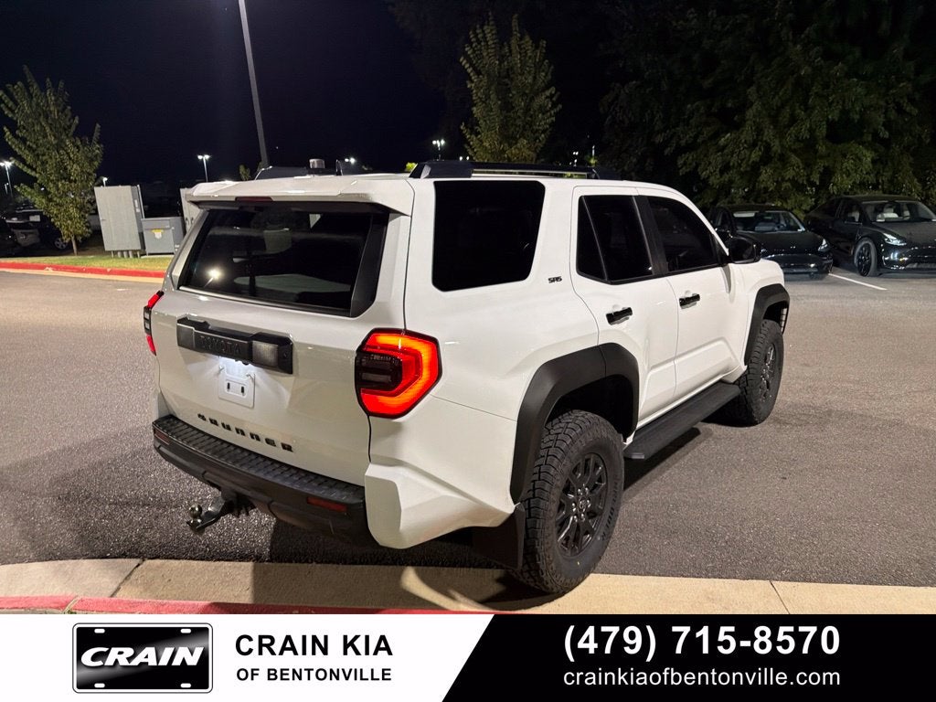 2025 Toyota 4Runner SR5 - 4WD / CLEAN CARFAX / ONE OWNER