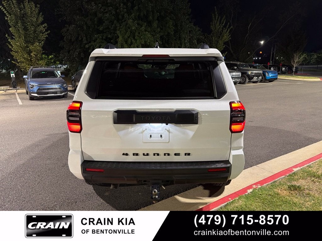 2025 Toyota 4Runner SR5 - 4WD / CLEAN CARFAX / ONE OWNER