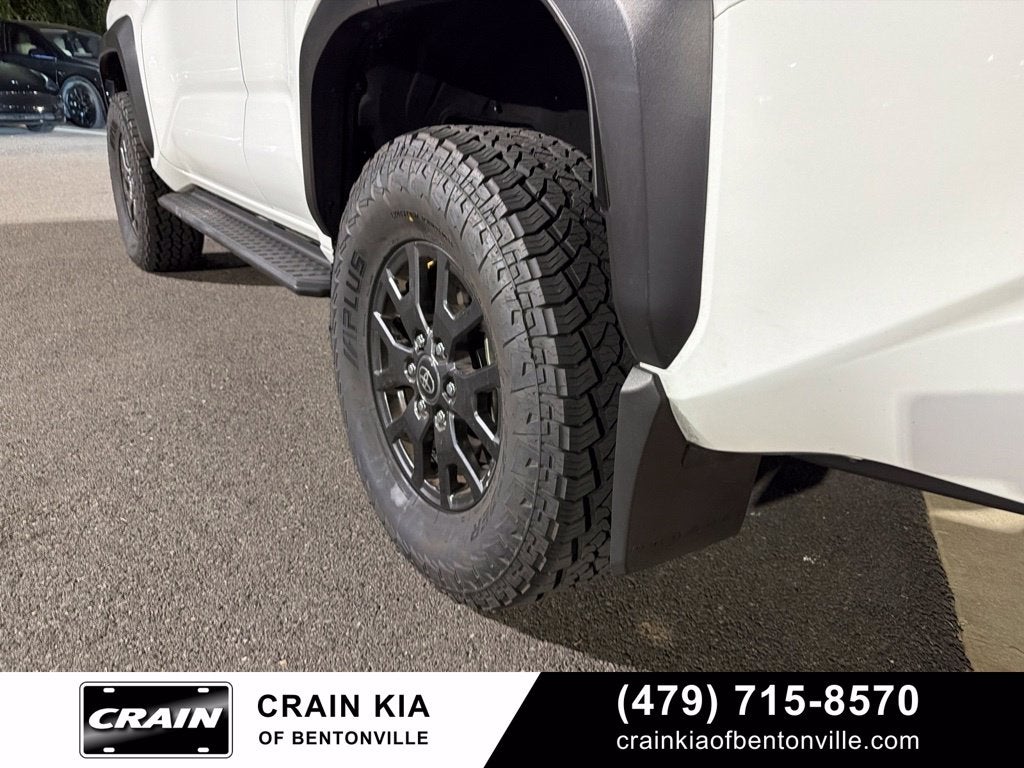 2025 Toyota 4Runner SR5 - 4WD / CLEAN CARFAX / ONE OWNER