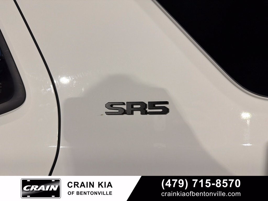 2025 Toyota 4Runner SR5 - 4WD / CLEAN CARFAX / ONE OWNER