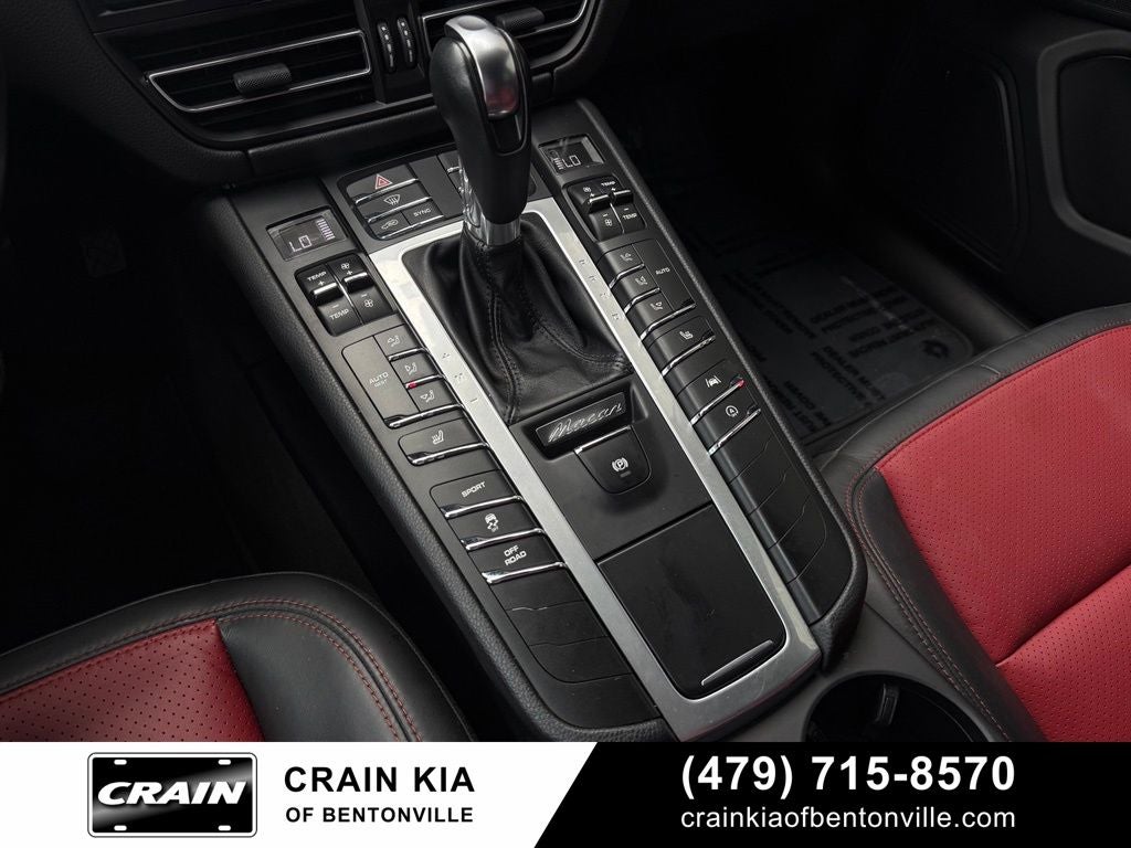 2021 Porsche Macan Base - AWD / PANORAMIC SUNROOF / CLEAN CARFAX
