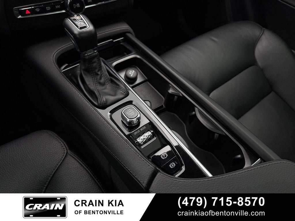 2020 Volvo XC90 T6 Momentum - AWD / PANORAMIC SUNROOF