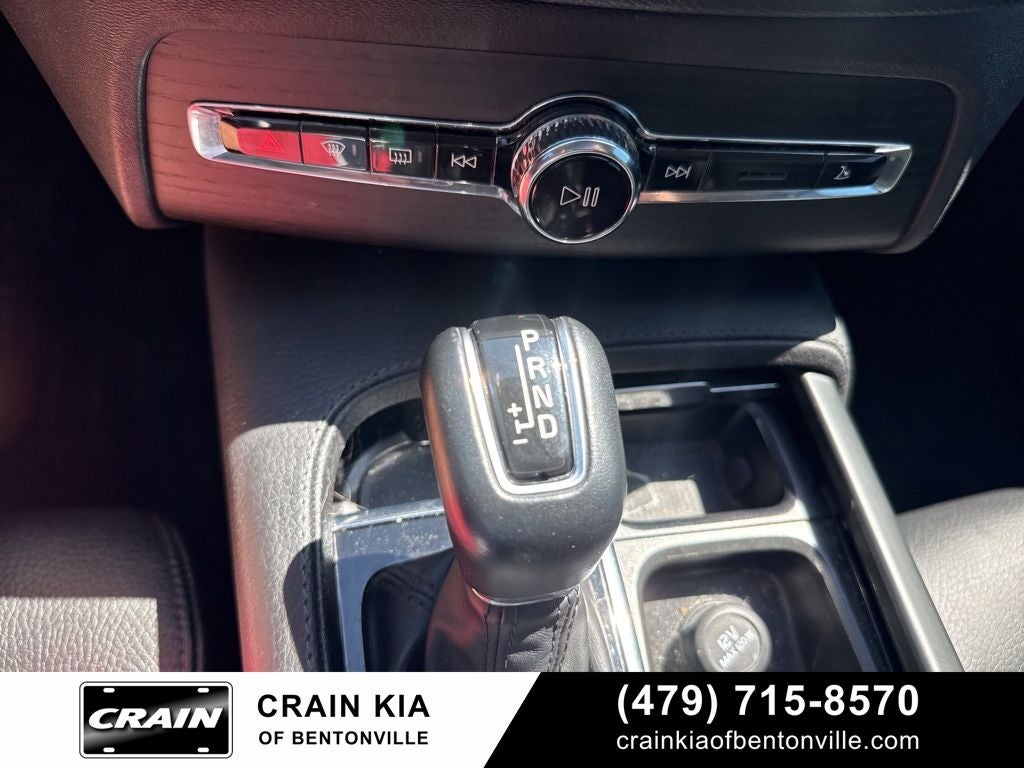 2020 Volvo XC90 T6 Momentum - AWD / PANORAMIC SUNROOF