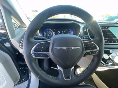 2023 Chrysler Pacifica Touring L HEATED SEATS / POWER DRIVERS SEAT