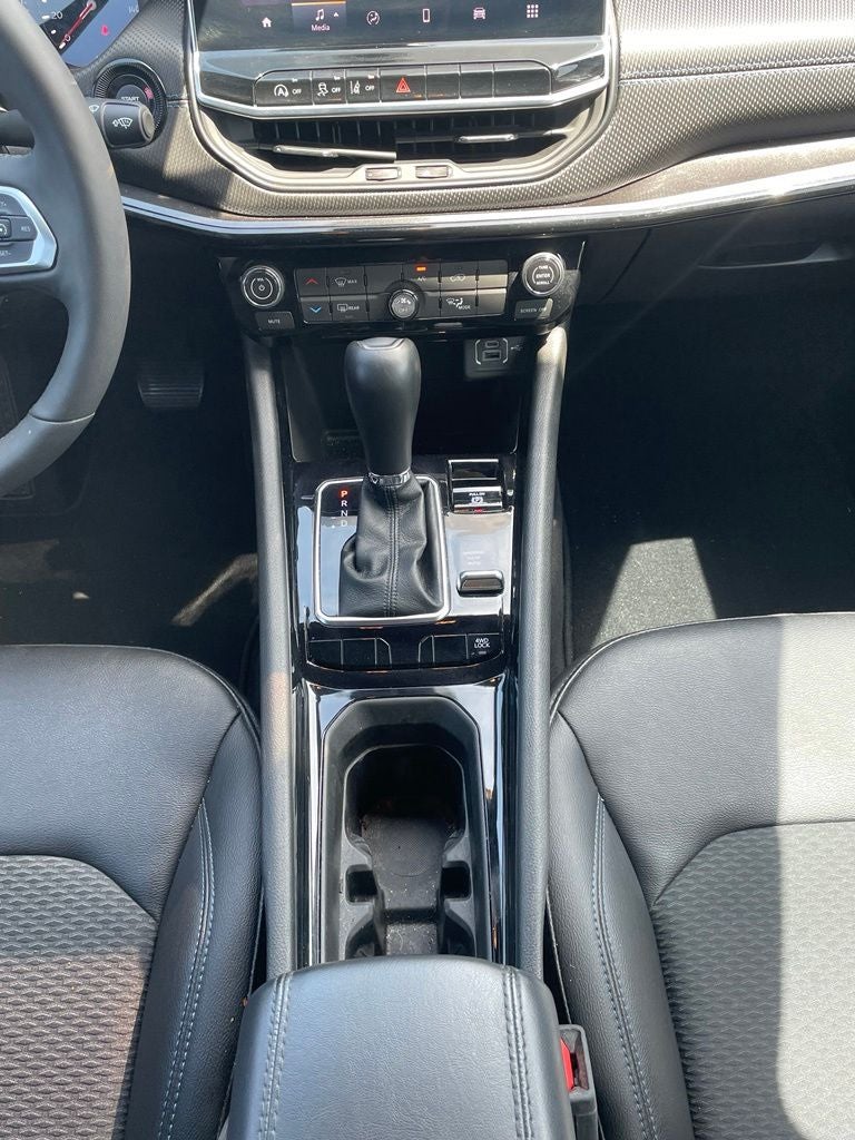 2025 Jeep Compass Latitude 4X4 / HEATED SEATS / ONE OWNER