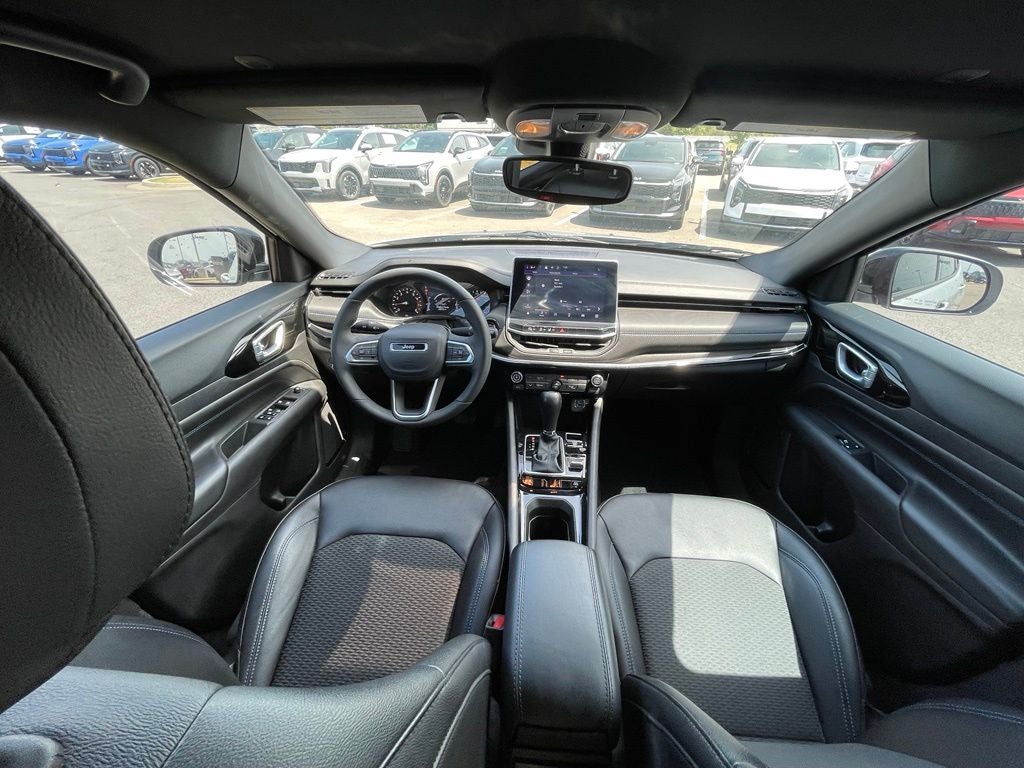 2025 Jeep Compass Latitude 4X4 / HEATED SEATS / ONE OWNER