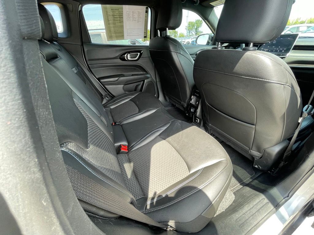 2025 Jeep Compass Latitude 4X4 / HEATED SEATS / ONE OWNER