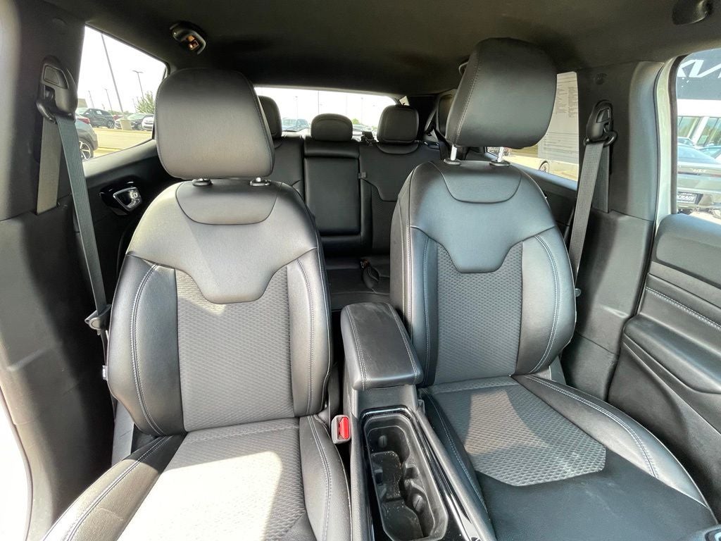 2025 Jeep Compass Latitude 4X4 / HEATED SEATS / ONE OWNER