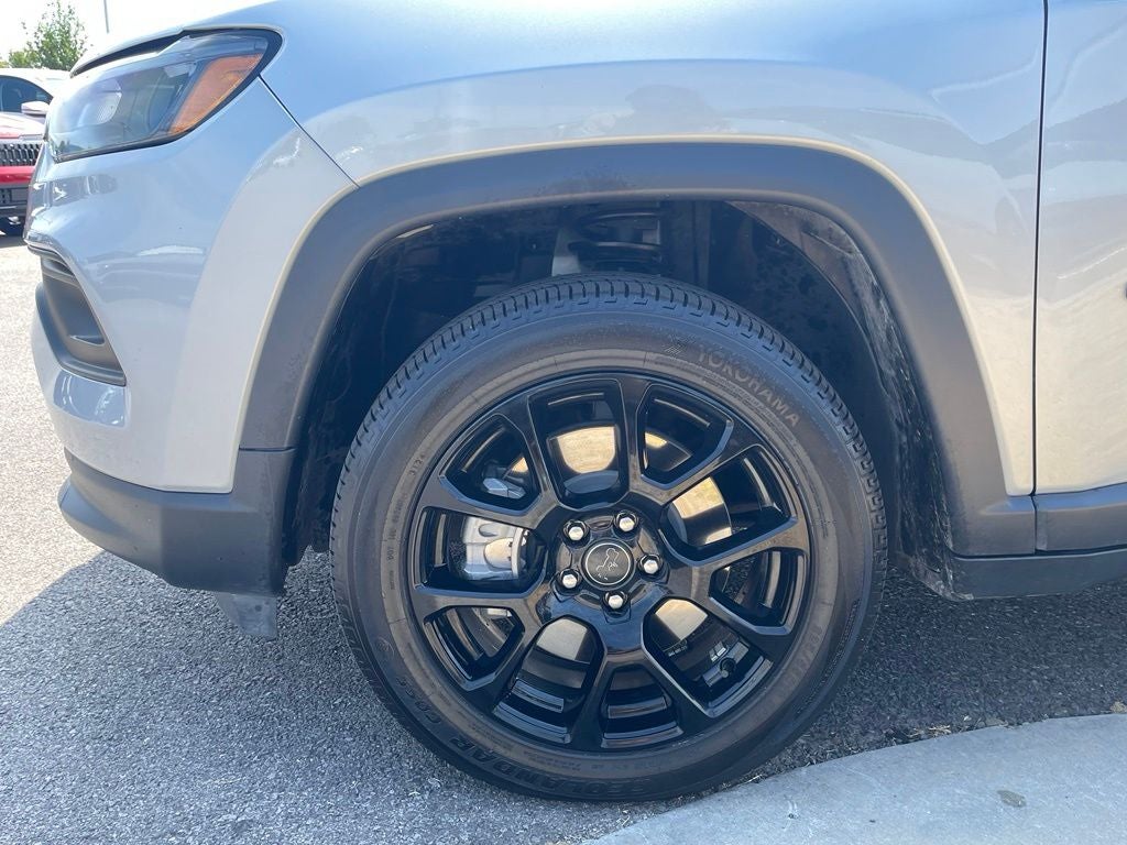 2025 Jeep Compass Latitude 4X4 / HEATED SEATS / ONE OWNER