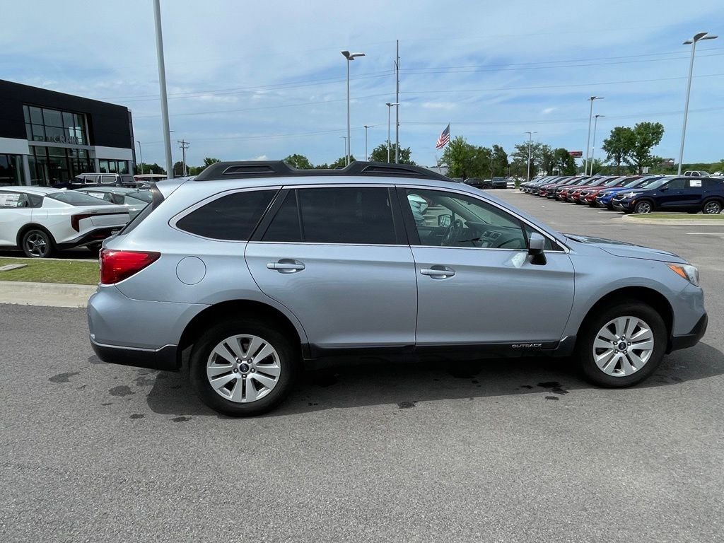 2017 Subaru Outback 2.5i Premium AWD /