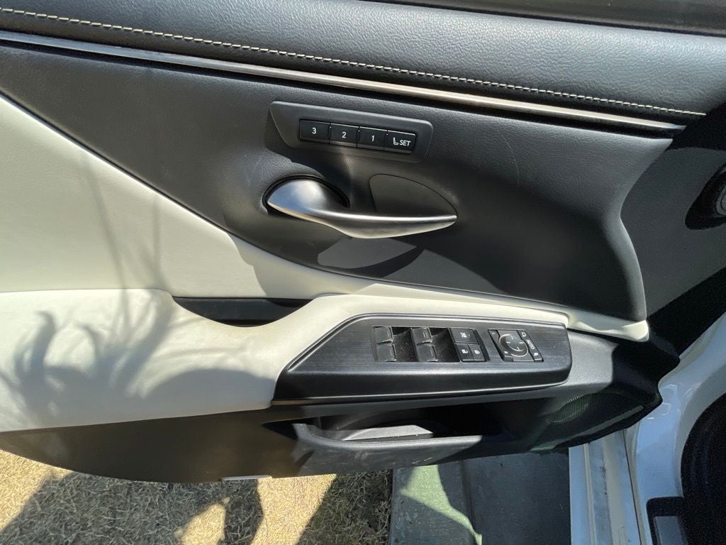 2021 Lexus ES 350 F Sport MOONROOF / HEATED SEATS / NAV