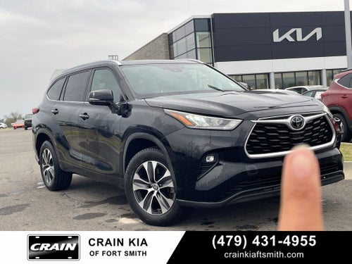 2020 Toyota Highlander XLE MOONROOF / HEATED SEATS