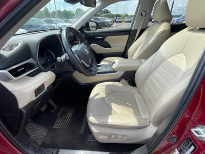 2023 Toyota Highlander Hybrid XLE HEATED SEATS / ONE OWNER / CLEAN CARFAX