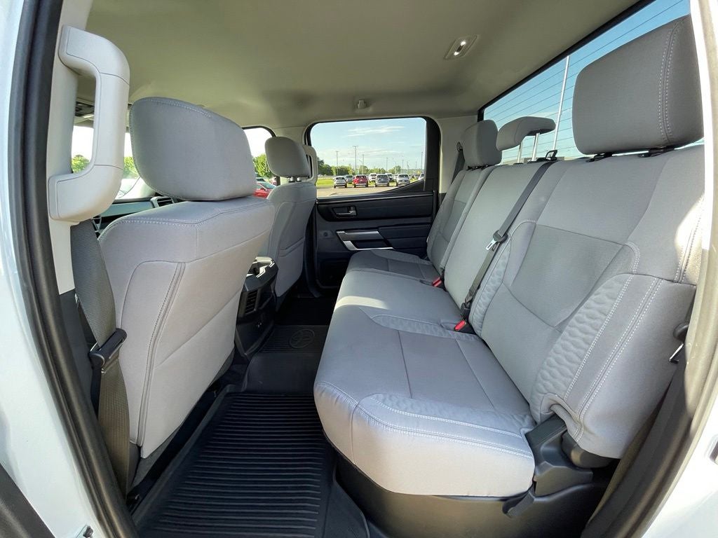 2024 Toyota Tundra SR5 4X4 / ONE OWNER / CLEAN CARFAX