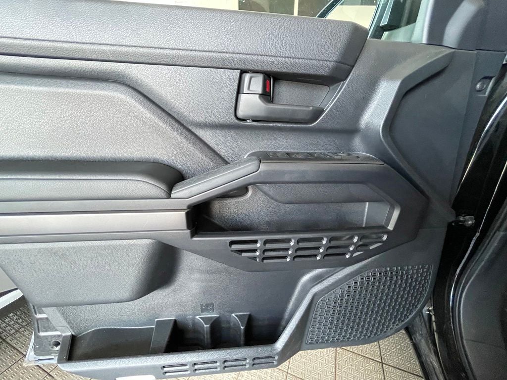 2025 Toyota 4Runner SR5 4X4 / ONE OWNER