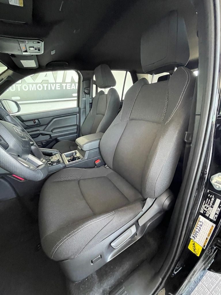 2025 Toyota 4Runner SR5 4X4 / ONE OWNER