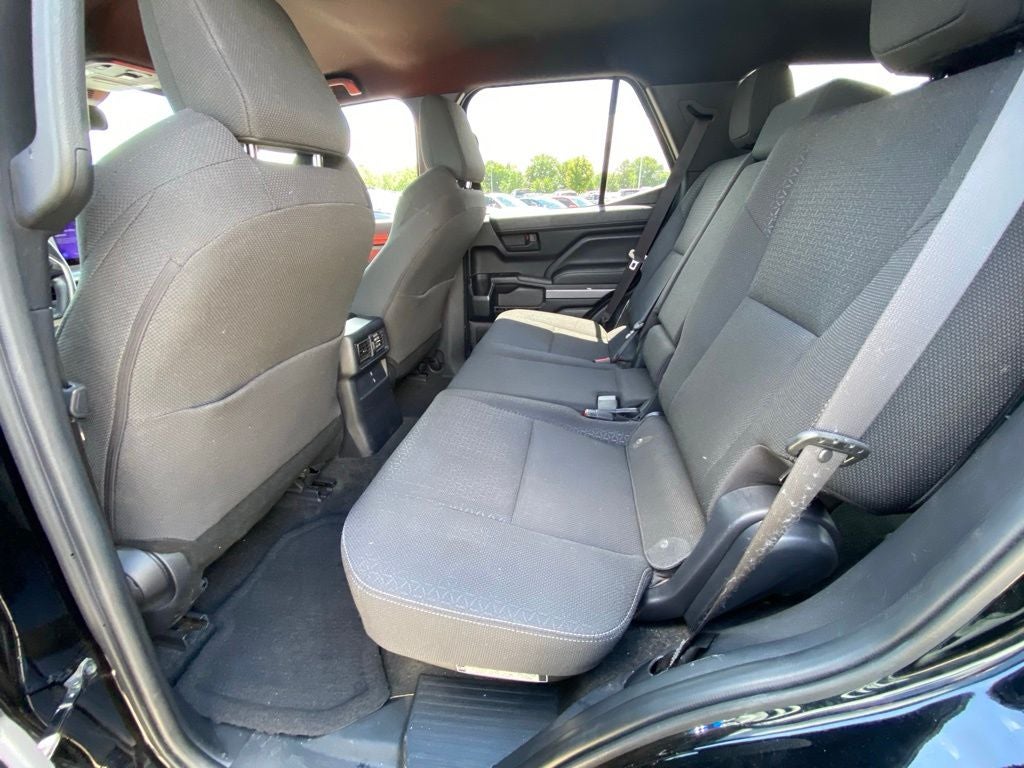 2025 Toyota 4Runner SR5 4X4 / ONE OWNER