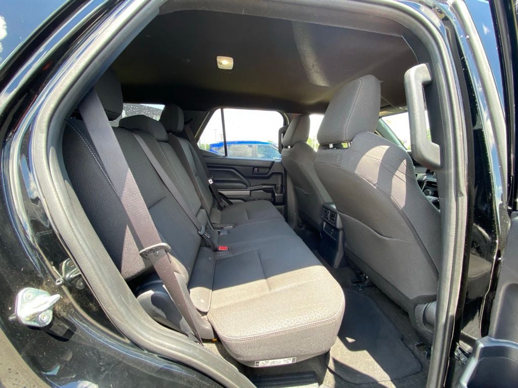 2025 Toyota 4Runner SR5 4X4 / ONE OWNER