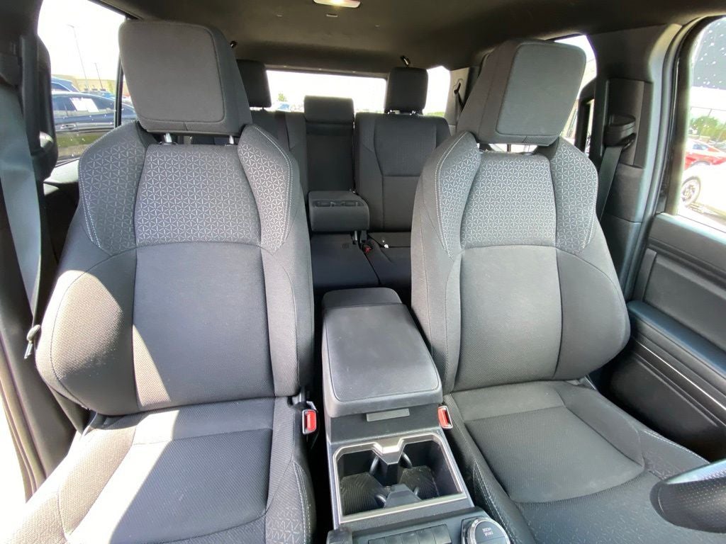 2025 Toyota 4Runner SR5 4X4 / ONE OWNER