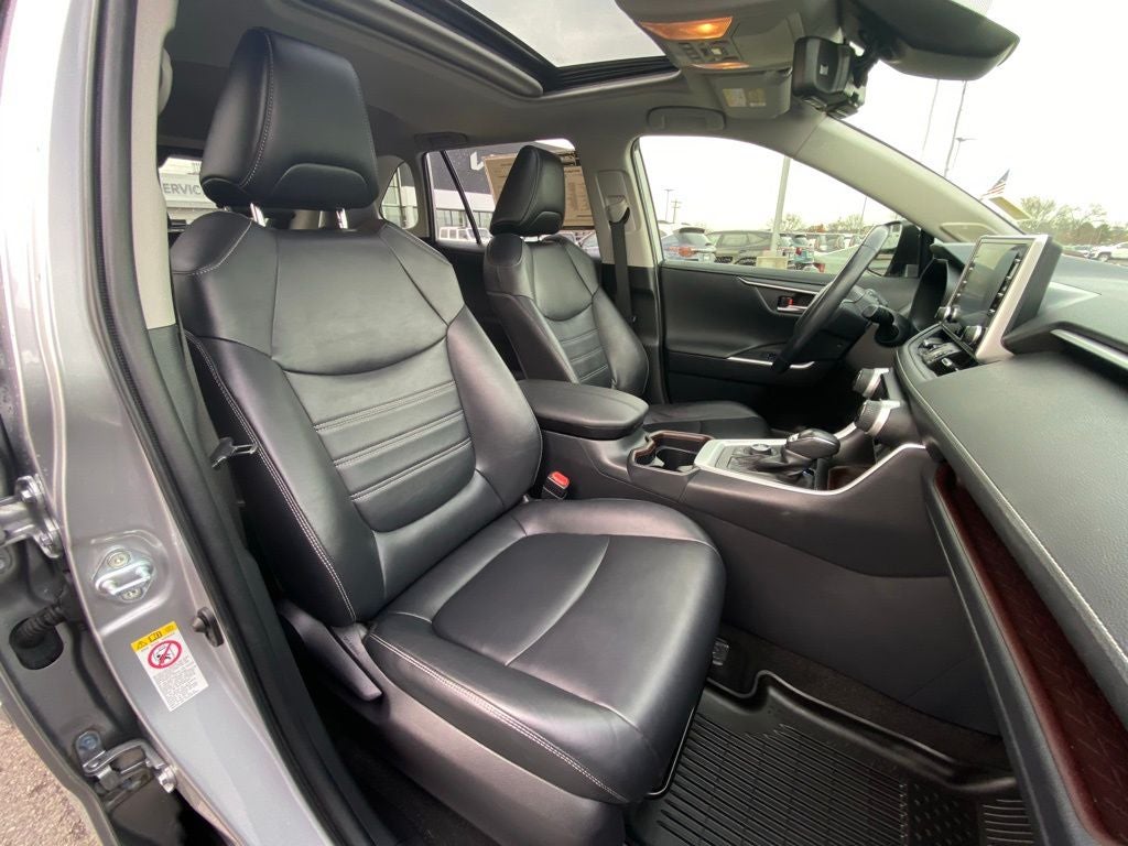 2019 Toyota RAV4 Limited AWD / LEATHER / SUNROOF