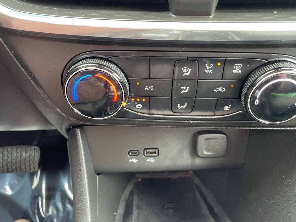 2024 Buick Encore GX Preferred HEATED SEATS / ONE OWNER