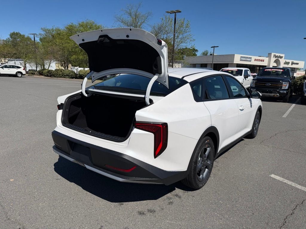 2026 Kia K4 LXS
