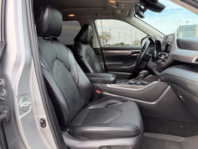 2022 Toyota Highlander Platinum *Platinum Pkg/Pano Roof/Pano View Mirrors