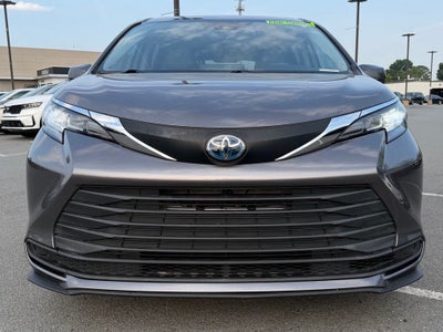 2022 Toyota Sienna LE 8 Passenger