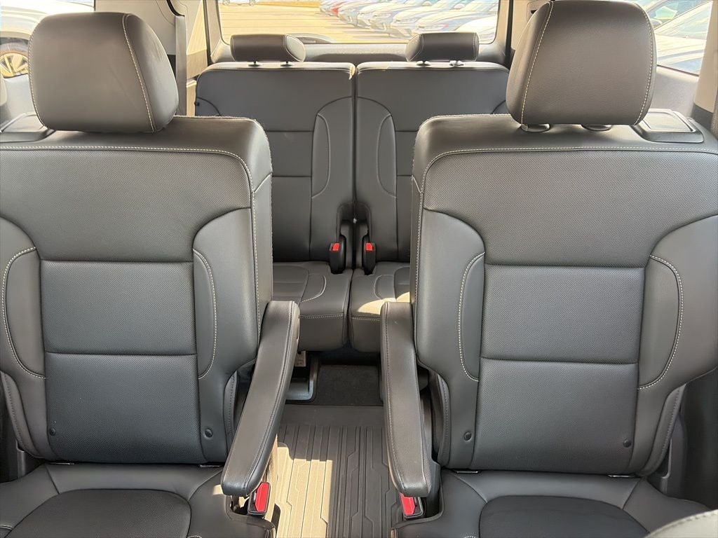 2023 GMC Acadia SLT CLEAN CARFAX LOW MILES!!